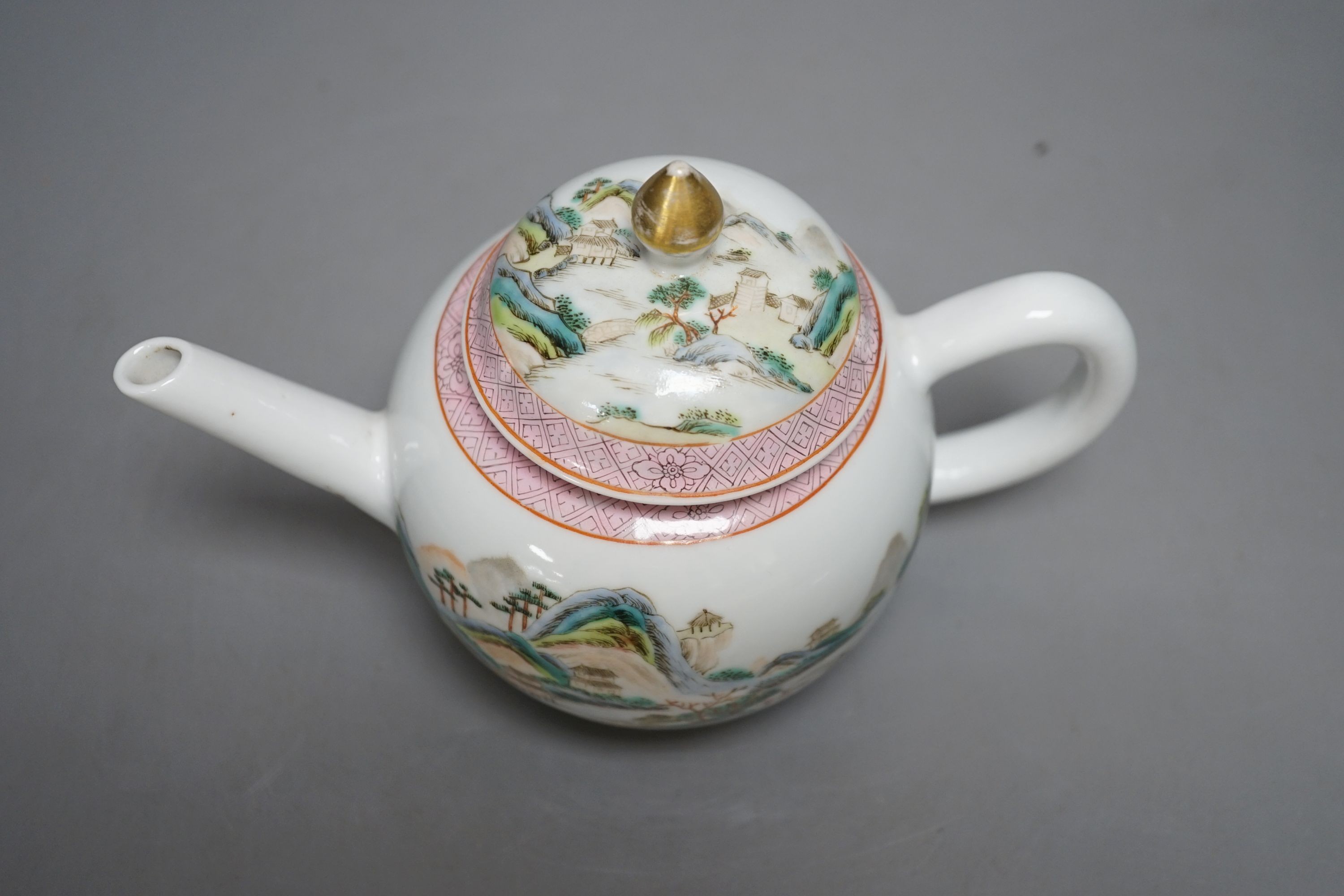A Chinese famille rose teapot, 13cm